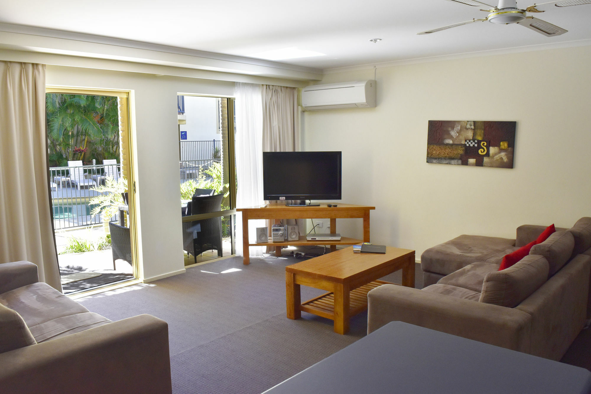 บีชไซด์ ฮอลิเดย์ อพาร์ตเมนต์ Aparthotel พอร์ตแมคควอรี ภายนอก รูปภาพ